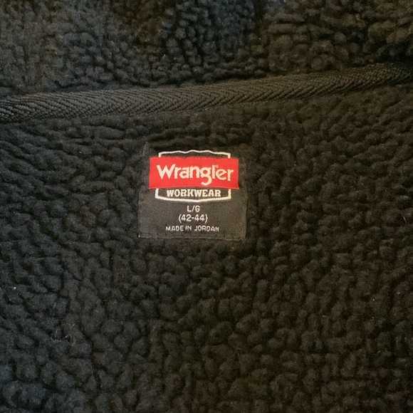 Very heavy and warm mens Wrangler Workwear black zip up hoodie size Large 42/44 - Picture 3 of 5